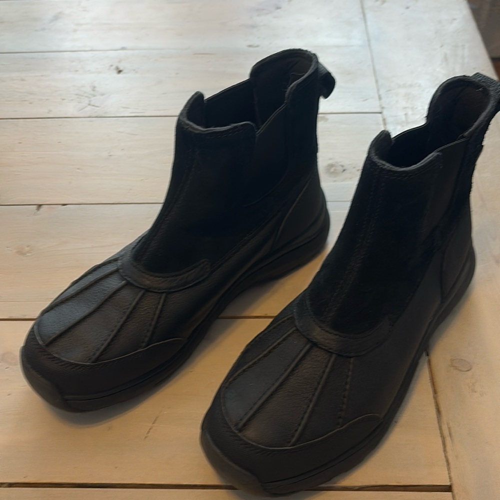 Brand new Uggs!! Size 9 women's new with tags never worn leather waterproof